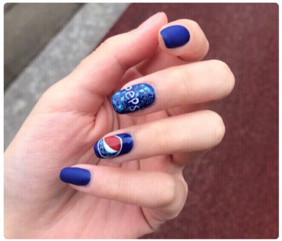 美甲款式图片ins中长款裸色系渐变,好看的美甲ins推荐