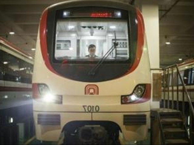 南京地铁司机工资多少钱一个月,地铁司机是怎么开地铁的