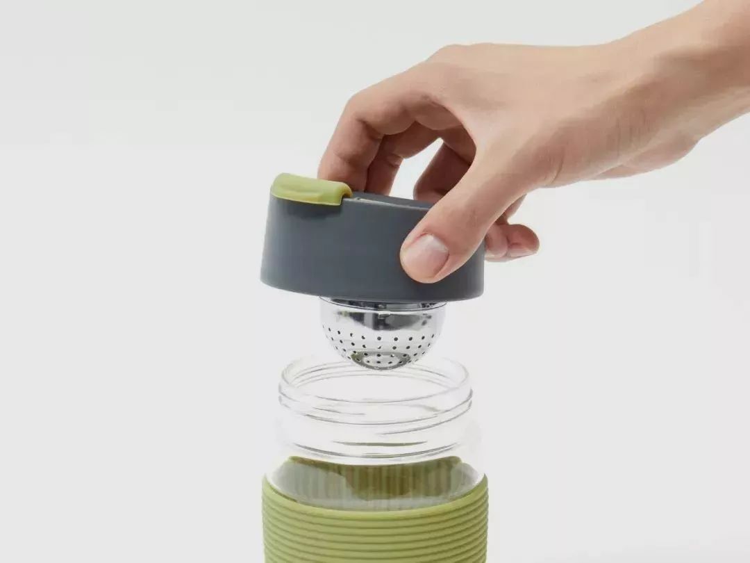 一颗球就能让茶水分离？王菲都爱不释手的丹麦茶杯