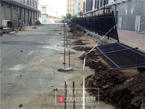 吉林市某学校,吉林市的一个学校周围都是高层