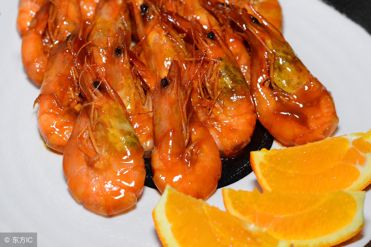 原来吃虾不用剥壳就能吃,吃虾怎么剥虾又快又干净