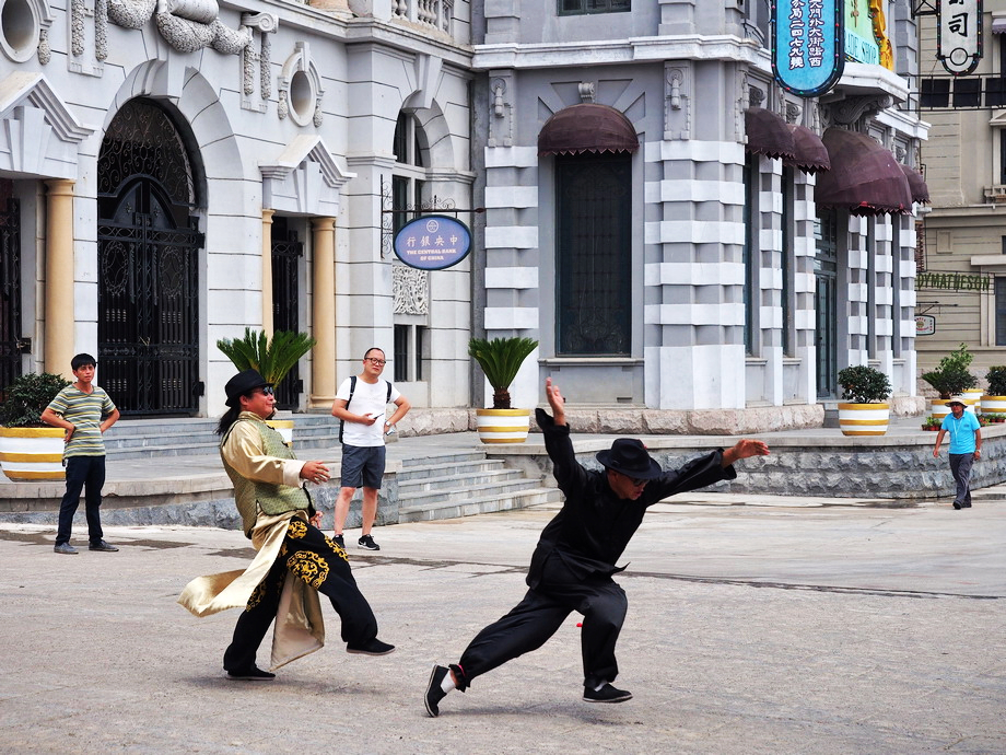 周末去游览影视城,影视城周末游玩