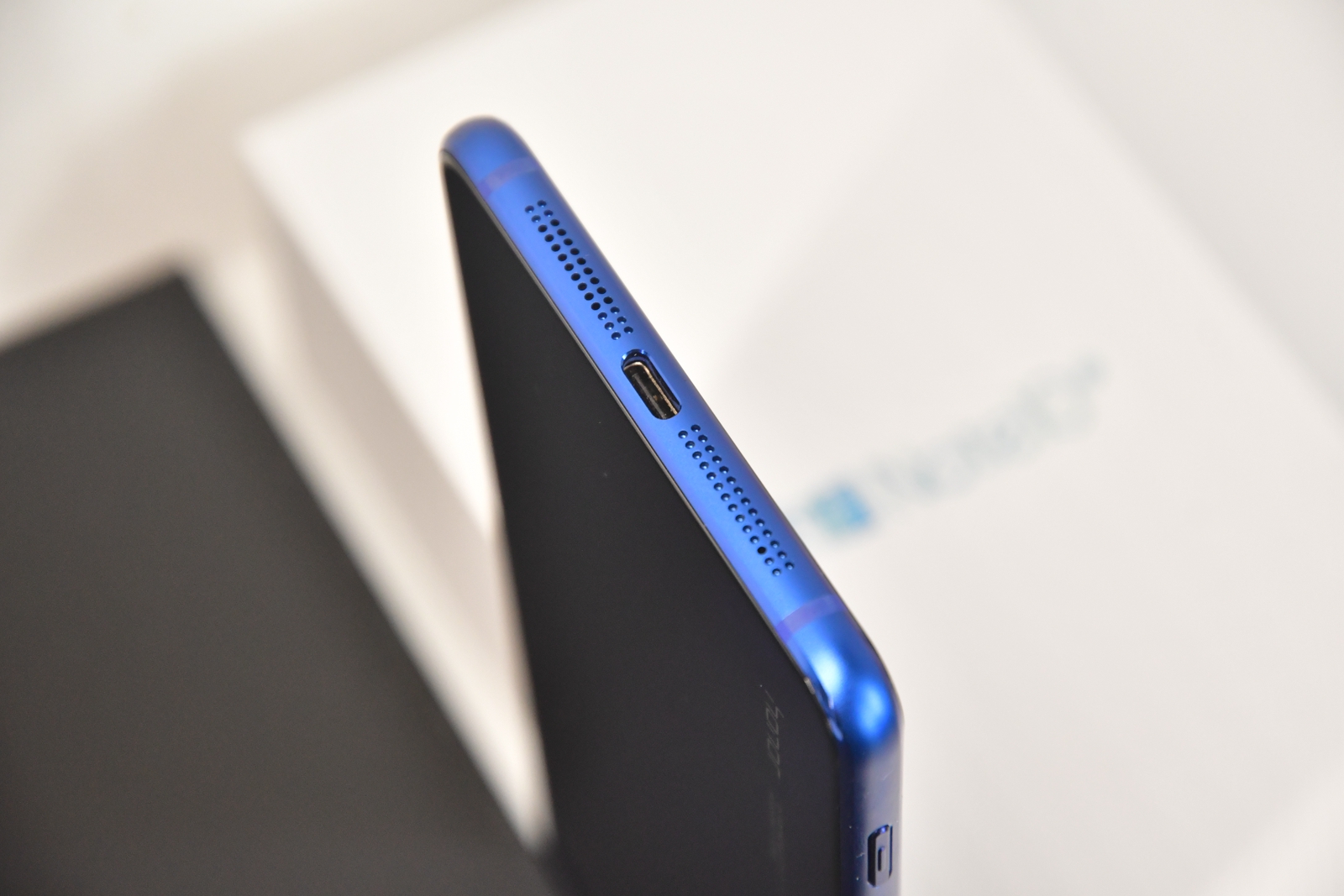 荣耀note10搭载6.95寸amoled屏,2023年荣耀note10还值得买吗