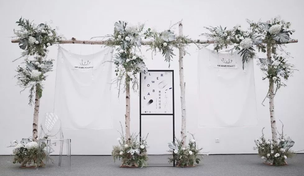 找一个关于roseonly花店的视频,roseonly花店的风格