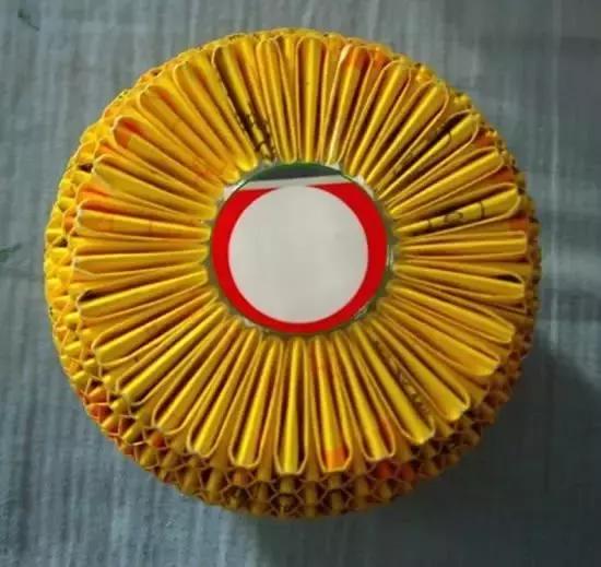 用废旧物品做菠萝笔筒怎么做,自制折纸菠萝笔筒