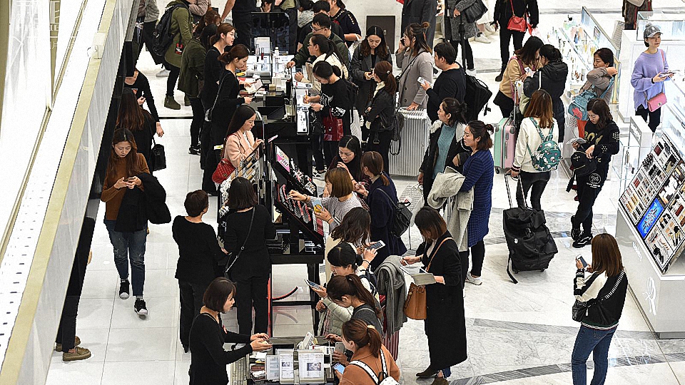 韩媒谈中国游客想去韩国,外网评论韩国赴中国游客数量暴增