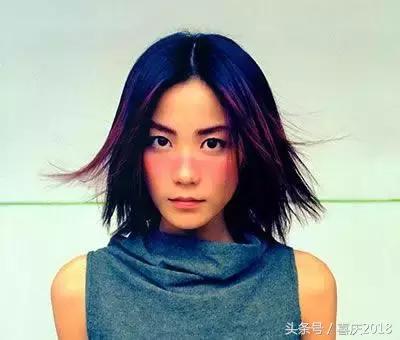 晒黑了穿什么衣服不显黑,皮肤晒黑了穿什么颜色的衣服显白