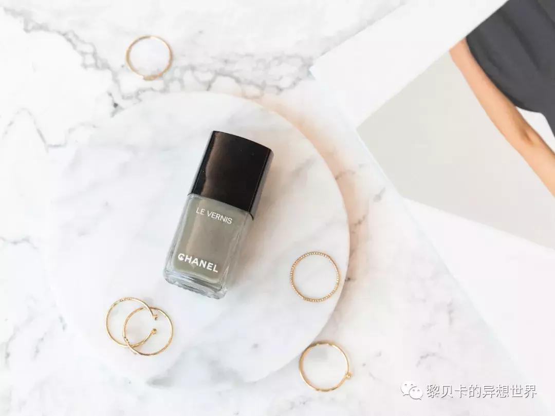 夏天指甲油2022年新款显白带钻,指甲油2022年流行网红夏天显白