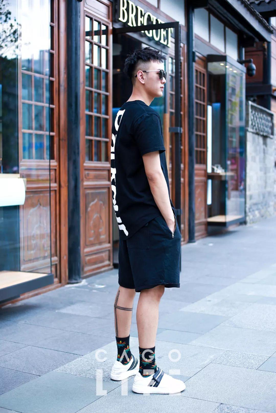 成都太古里街拍的男孩子,成都街拍太古里情侣高颜值