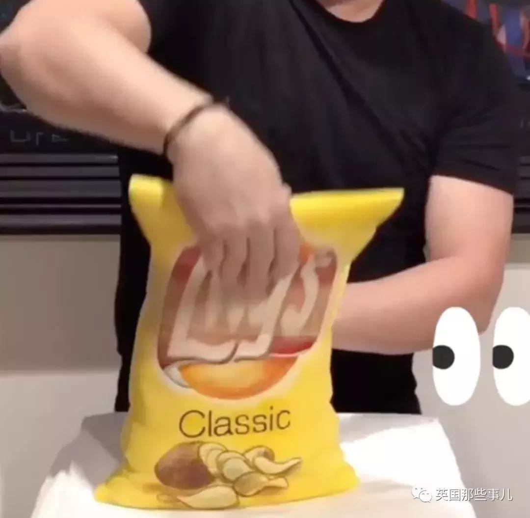 只爱恶作剧靠什么养家？他把所有东西变成纸捉弄人，这手艺简直了