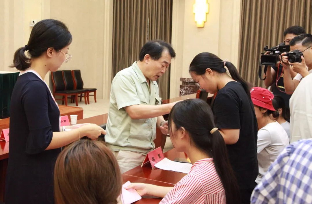 今天，这群宜兴学子收到了一份最温暖的开学礼物！