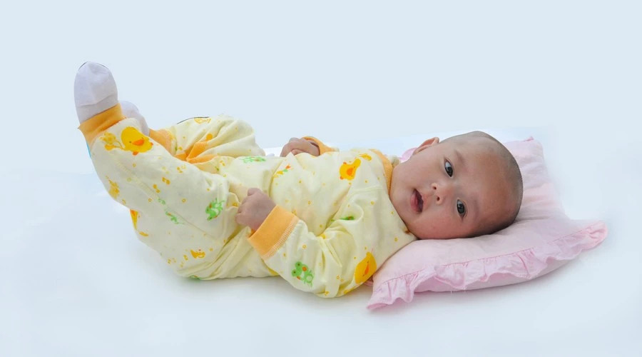 宝宝用枕头怎么选择,宝宝多大枕枕头比较合适为什么呢