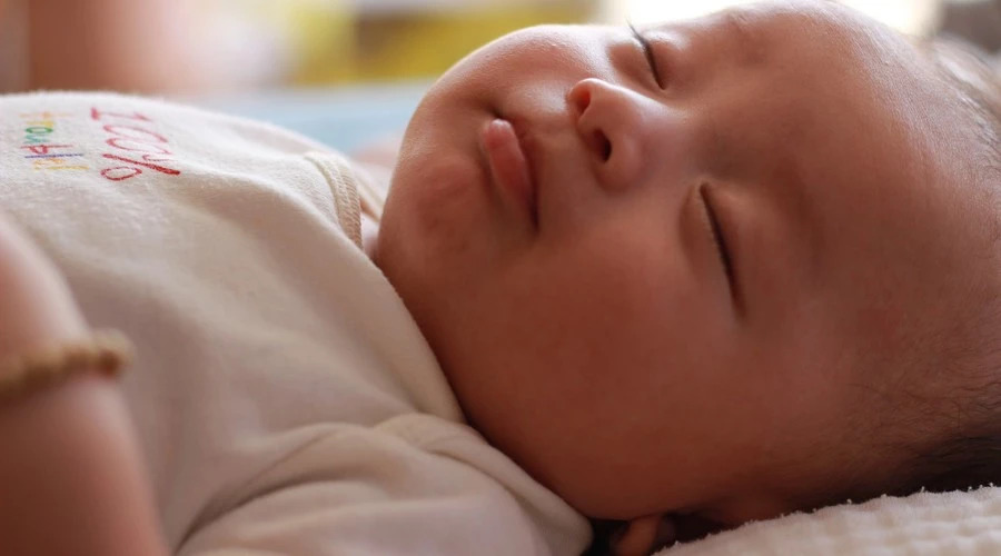 宝宝用枕头怎么选择,宝宝多大枕枕头比较合适为什么呢