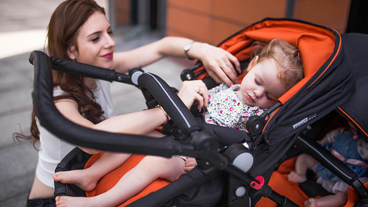 给双胞胎怎么选推车,双胞胎怎么出行