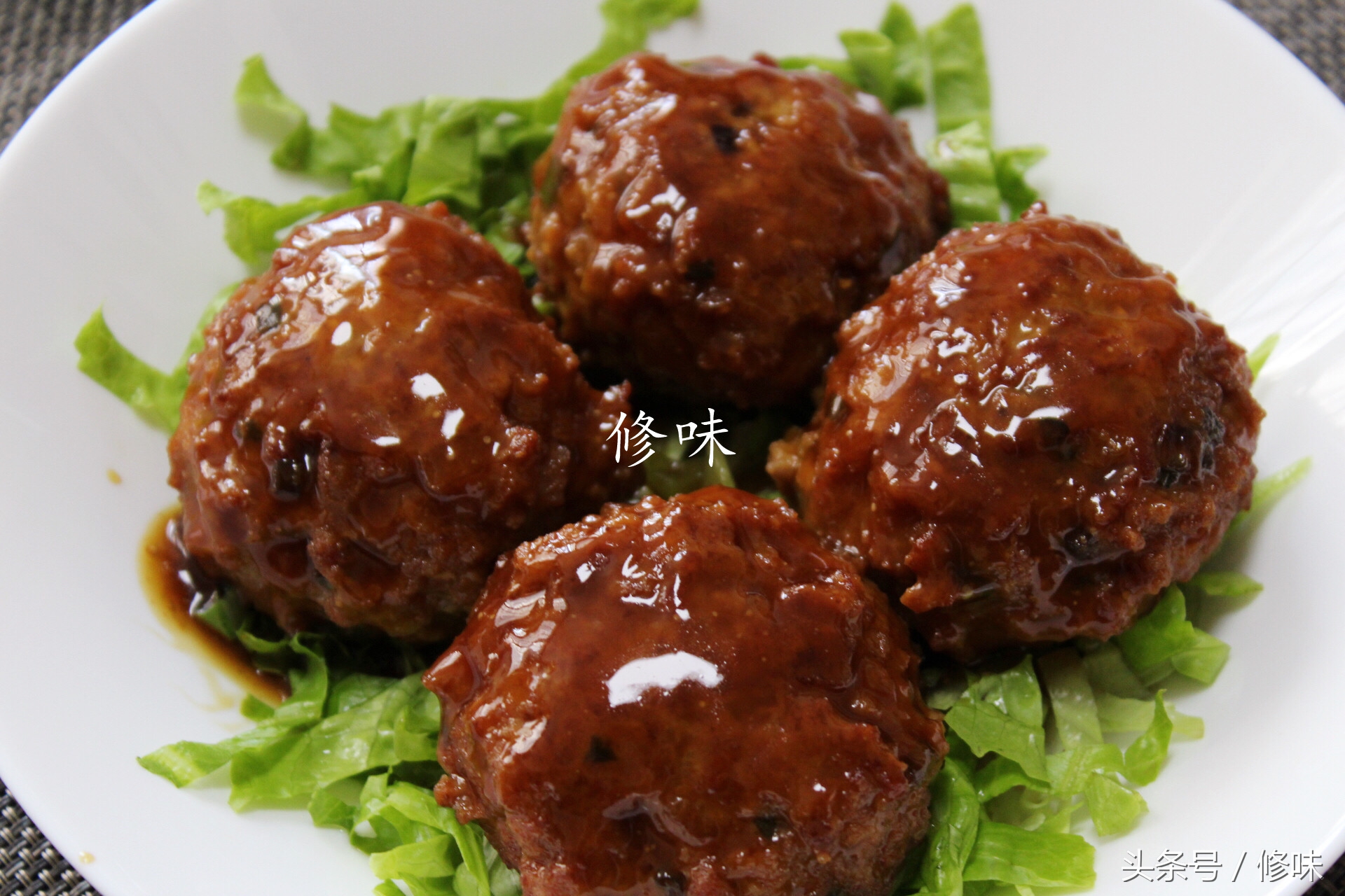 放马蹄的四喜丸子做法,四喜丸子放荸荠和馒头哪个好吃