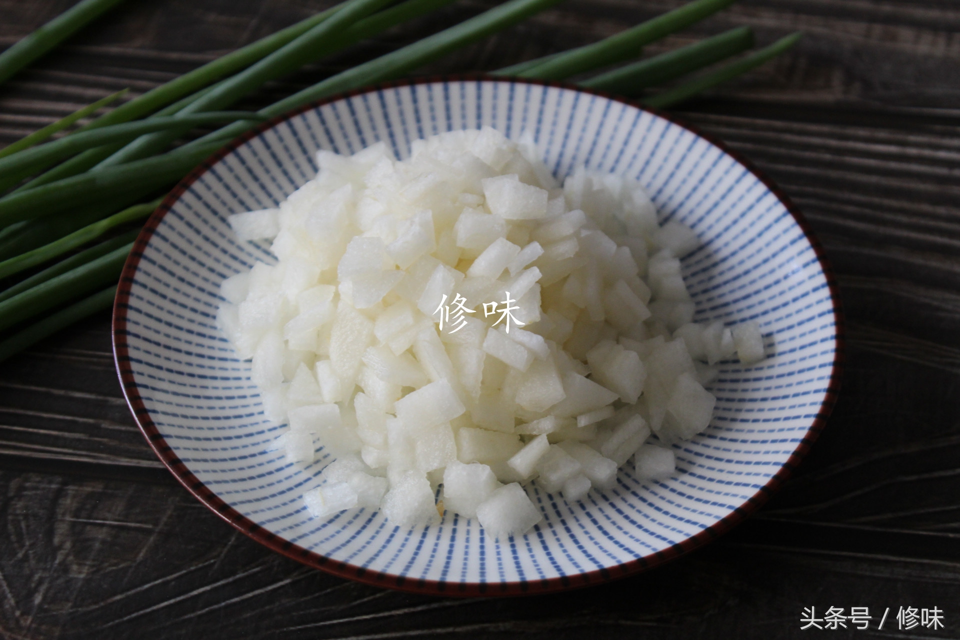 放马蹄的四喜丸子做法,四喜丸子放荸荠和馒头哪个好吃