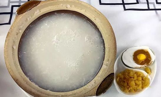 用热水能泡掉衣服的污垢么,热水泡衣服会泡出脏东西吗