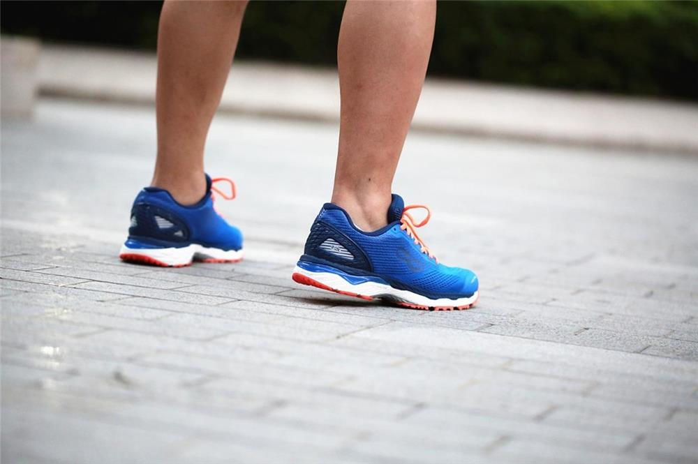 咕咚厚底跑鞋测评,299超轻软底跑鞋