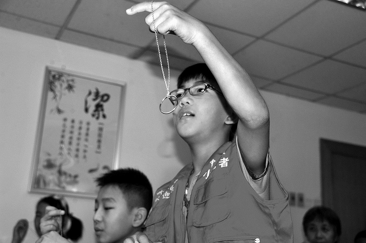 邯郸：中原商报小记者亲密接触魔术的奥秘
