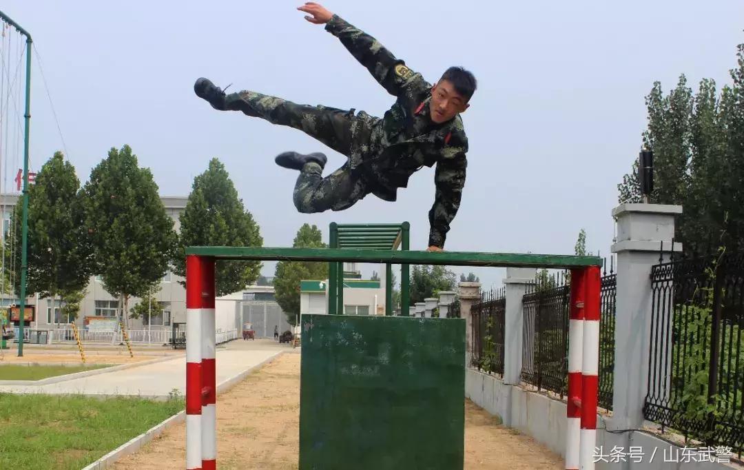 军营之星致敬英雄,退伍季老兵泪别迷彩青春