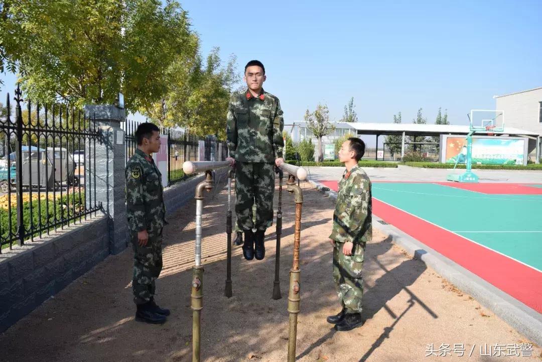 军营之星致敬英雄,退伍季老兵泪别迷彩青春