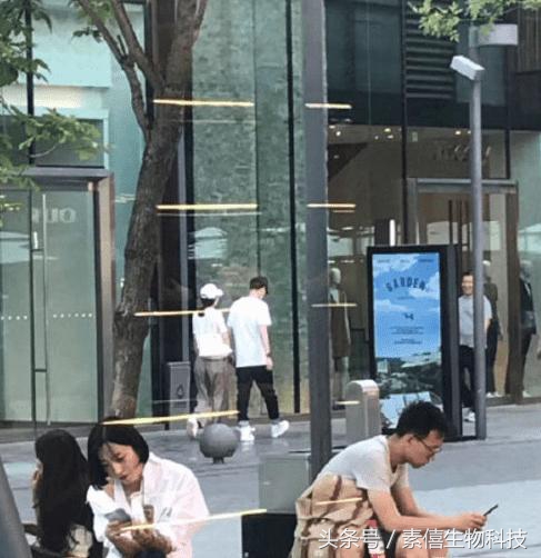 冯绍峰赵丽颖聊天,赵丽颖冯绍峰谈恋爱逛街