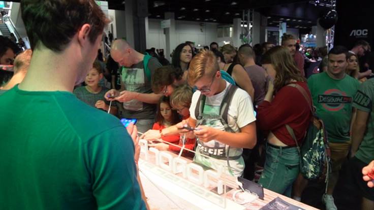 荣耀play活力版开箱,荣耀play活力版打游戏