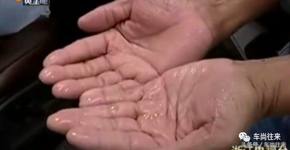 途观l排气管底部漏水怎么回事,途观水泵漏水必须要更换吗