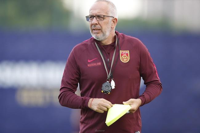 国足主帅表态要为球迷赢下胜利,国足0-5惨败败给谁教练