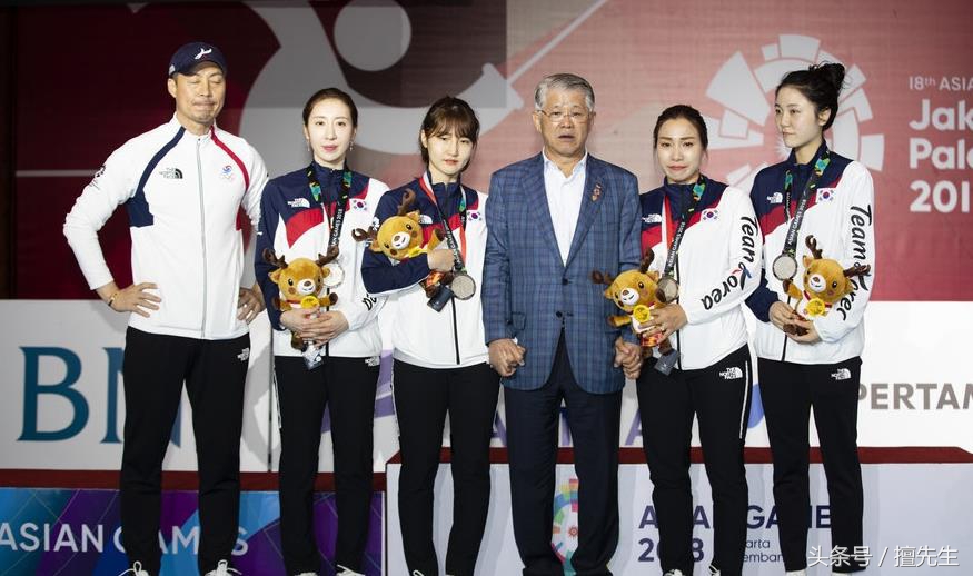 吃黄牌后踹翻桌旗！韩女子重剑被我们一剑封喉痛哭主帅气急败坏