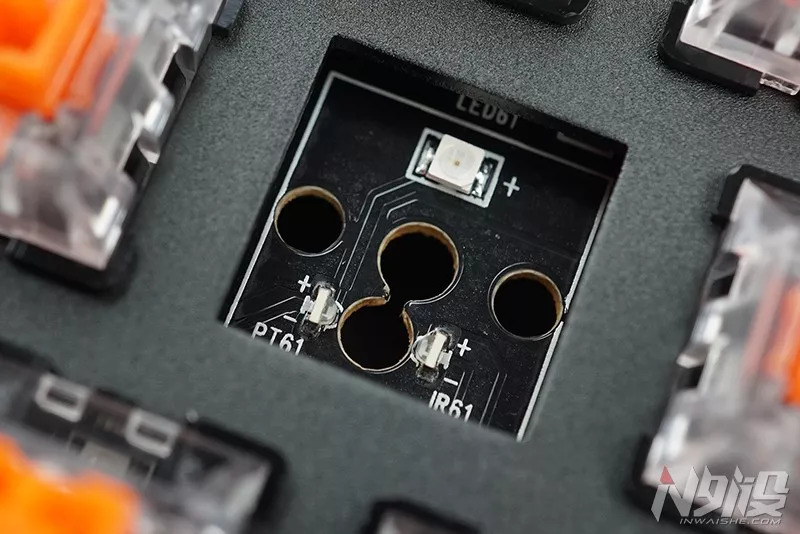 雷柏v750键盘驱动,雷柏v750机械键盘是插拔轴的吗