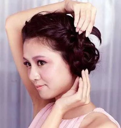 新娘简单盘发发型扎法步骤,简单好看的新娘盘发