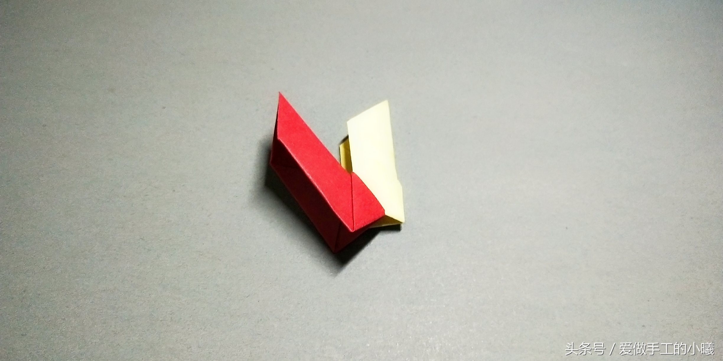 如何用纸折一个伤害超大的飞镖,用纸折最简单的飞镖超级酷