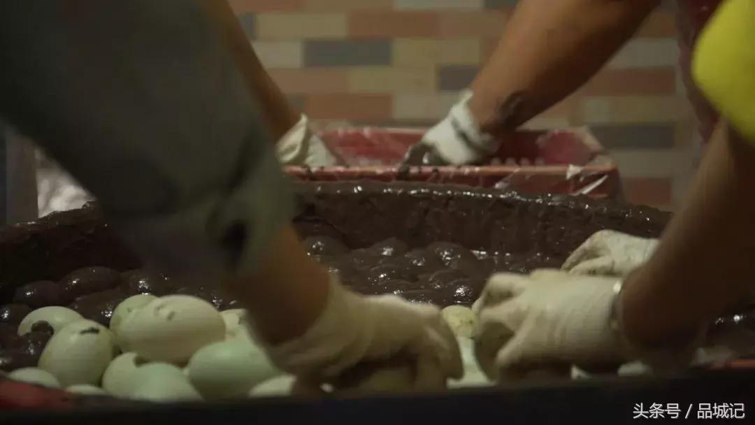 四川正宗流油的咸鸭蛋,吴川即食海鸭蛋