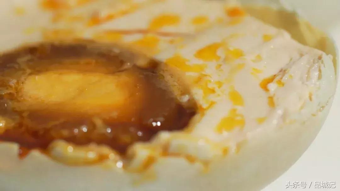 四川正宗流油的咸鸭蛋,吴川即食海鸭蛋