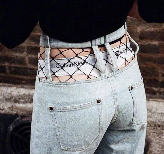 牛仔裤长靴已经让人大跌眼镜,这些单品来袭,请捂好你的小心脏