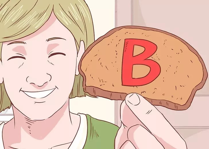 总掉头发是缺乏维生素B7?身体8种不同症状，告诉你缺哪些维生素