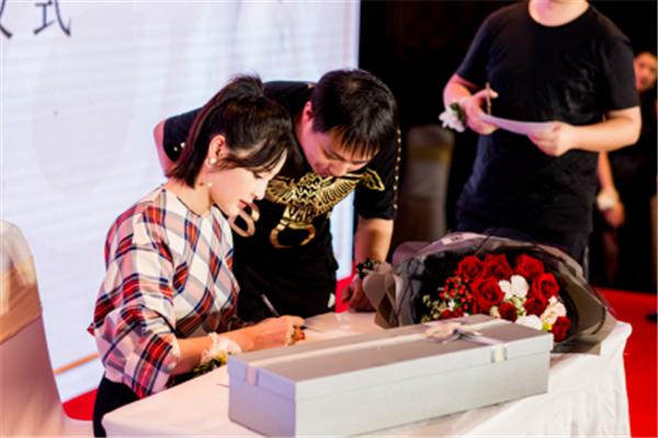 「麦地初茶」品牌发布会暨影视明星甘婷婷代言签约仪式！