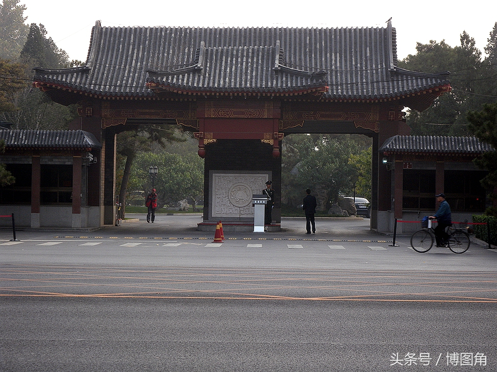 中南海与故宫位置图片,中南海与故宫中间的建筑是