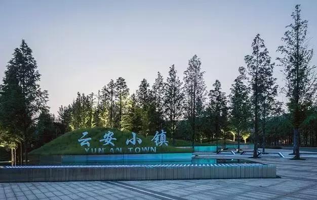 造价千万的完美球场秋天的青山湖边藏了一个网红级别的团建圣地