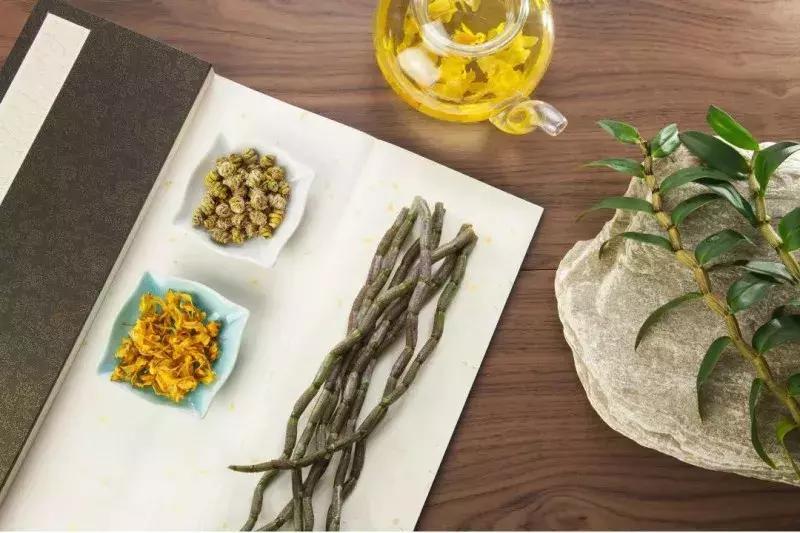 秋燥口鼻干喝什么,秋季干燥喝什么汤八款汤赶走秋燥