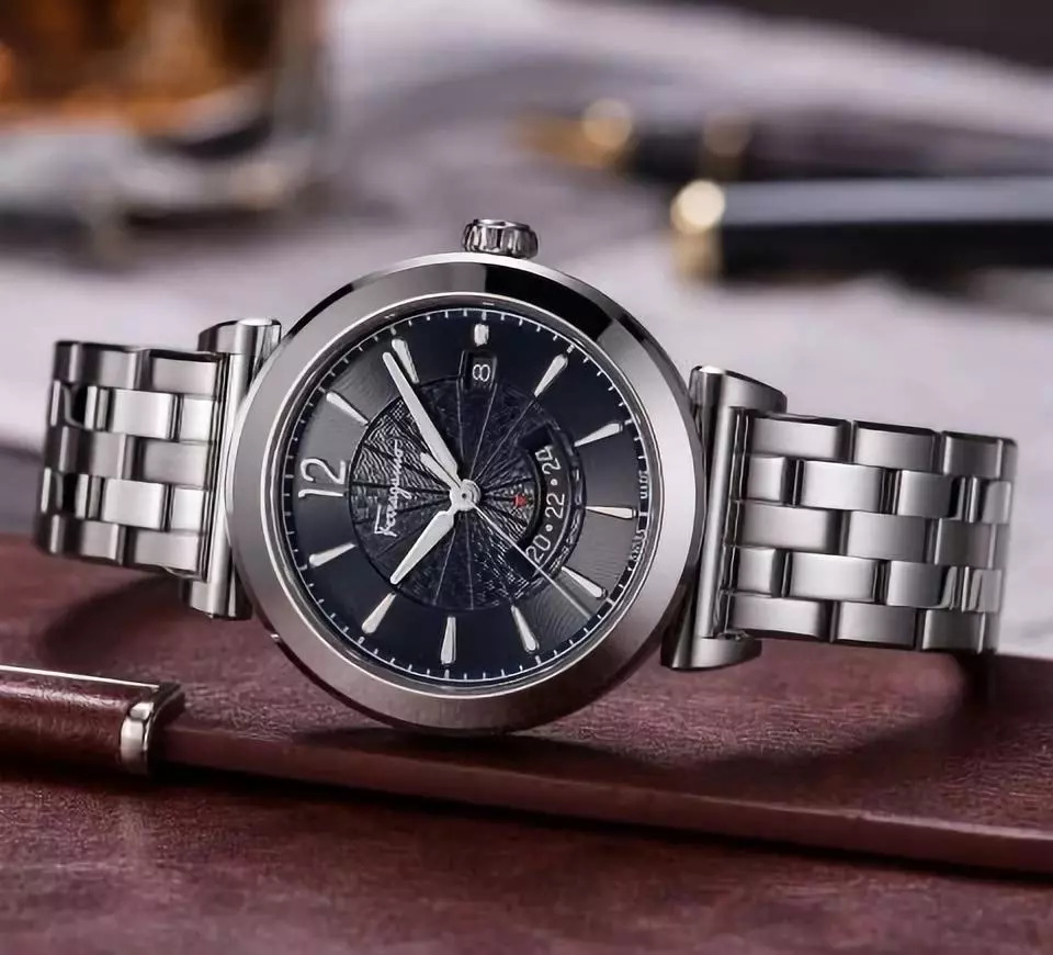 自从戴了这款表，女友总是拉着我的手不放