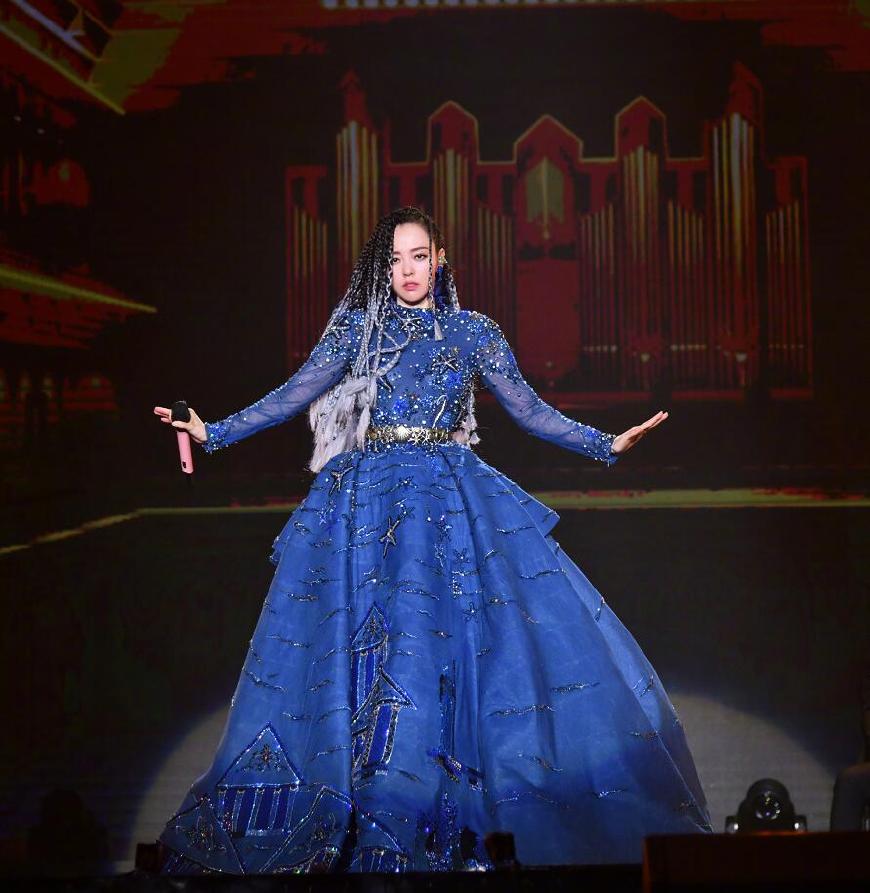 张靓颖解约少城时代会赔款吗,张靓颖现在状况