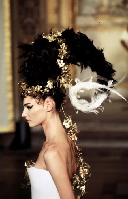 alexandermcqueen代表作品,alexandermcqueen是高定吗