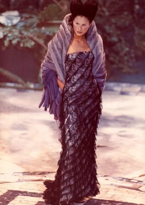 alexandermcqueen代表作品,alexandermcqueen是高定吗