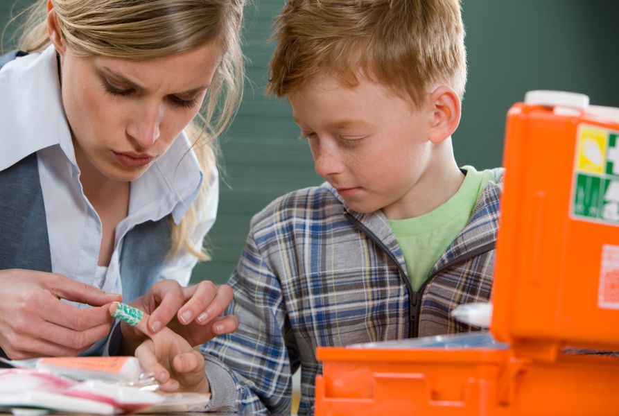 儿童磕伤快速止血方法,儿童眼部磕伤破皮怎么及时处理