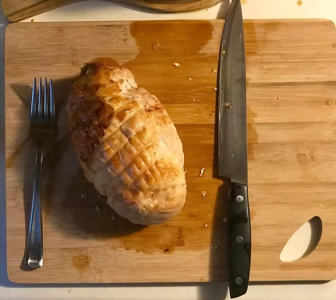 买了鸡蛋皮颜色发青是不是假鸡蛋,买回来的鸡蛋是双黄的还能吃吗