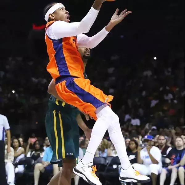 阿迪有没有被美国收购,阿迪达斯以前一款几十万的鞋