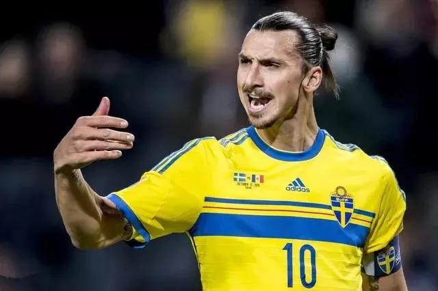 荷甲球队签下捷克国脚，国足前锋又一次沦为了千年替补！