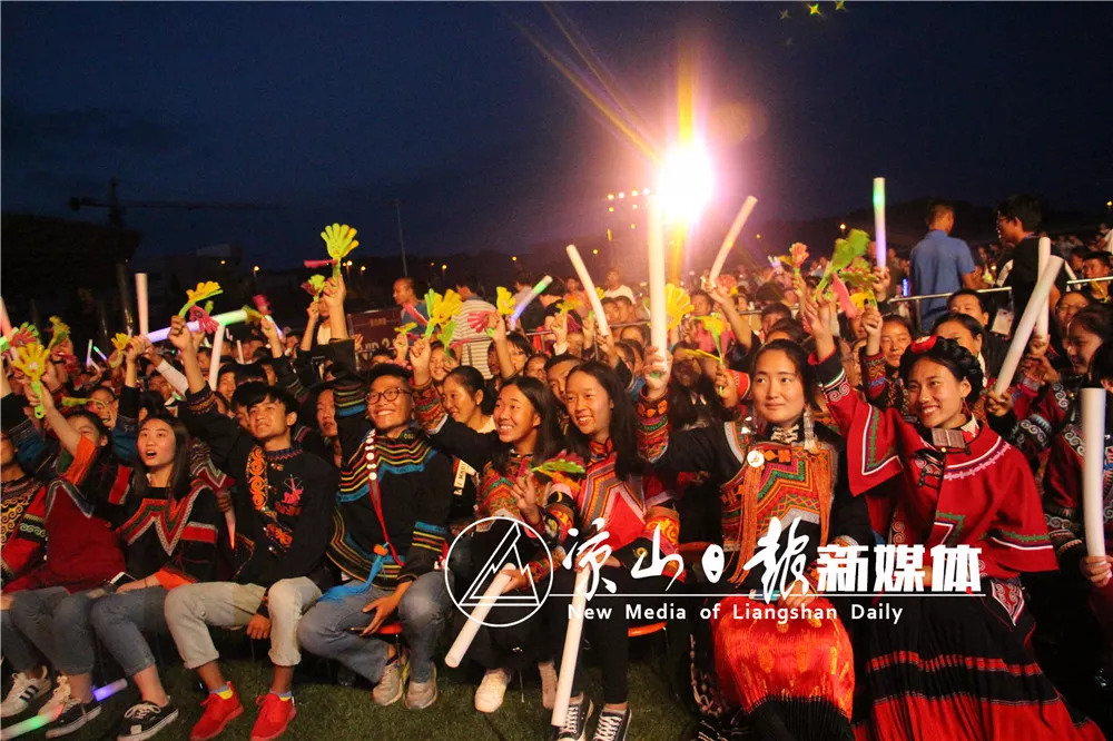 昭觉拉莫之夜完整视频,大凉山泸沽湖音乐季现场直播